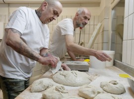 <span style='font-size:1.10em'></span>