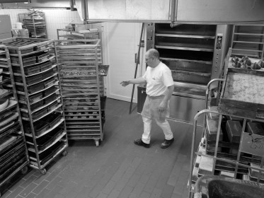 <span style='font-size:0.75em'><strong>Arbeit am Ofen</strong> Ein Blck auf den Etagenofen. ©Ernst Wilhelm Grüter</span>