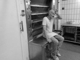 <span style='font-size:1.10em'>Müde, erschöpft.</span>