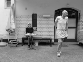 <span style='font-size:1.10em'>Raucherpause.</span>