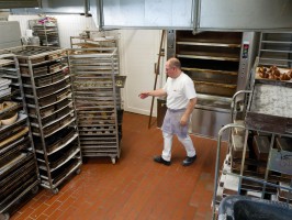 <span style='font-size:1.10em'>Ein Blck auf den Etagenofen.</span>